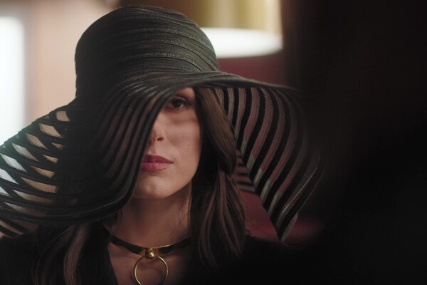 'Exotisch'-Szene aus Chanel Camryn - Lithe