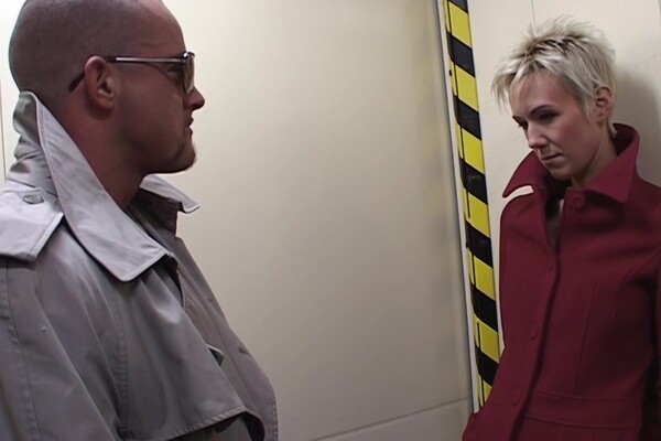 'Schlagen'-Szene aus Malou Rouge - Schlampen Check 2