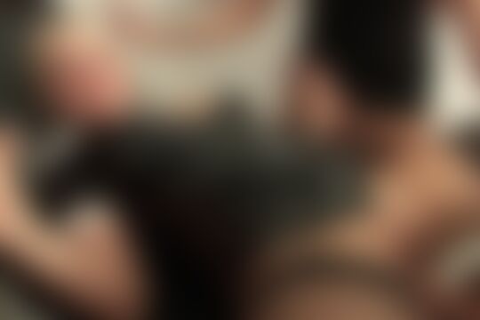 'Lack'-Szene aus Reife blonde Sperma-Sau im Lack Outfit Auf dem Gyn-Stuhl gestopft