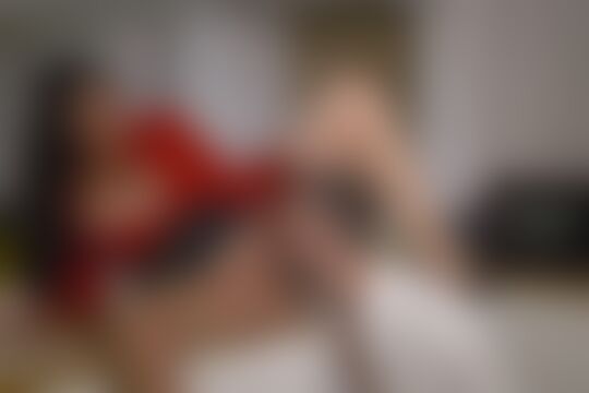 'Küche'-Szene aus Hot-MILF Mariska genießt eine leidenschaftliche Nummer in der Küche