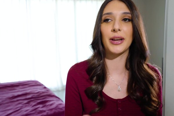 'Alm'-Szene aus Aria Sloane & Hime Marie - Almost Caught!