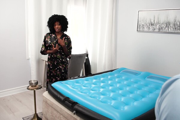 'Massage'-Szene aus Nicole Kitt - The Unexpected Gift