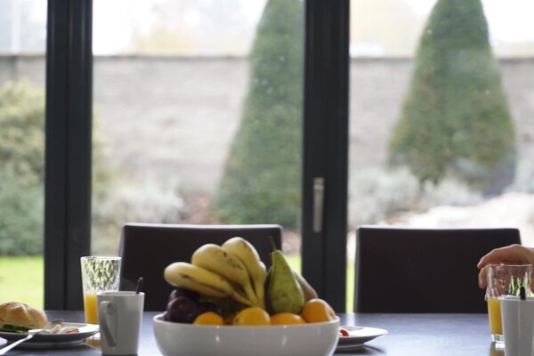 'Clown'-Szene aus Lenina Crowne - Not A Beginner Anymore