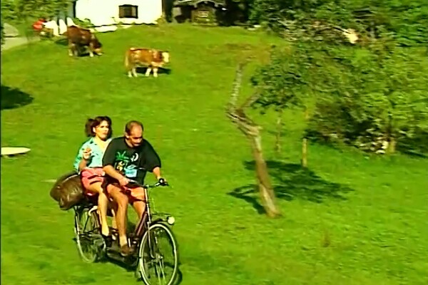 'Bett'-Szene aus Angi Baletti, Illona Capriati & Lara Sanchez - Heidi 5 - Heidi und die lustigen Spritzbuben der Berge