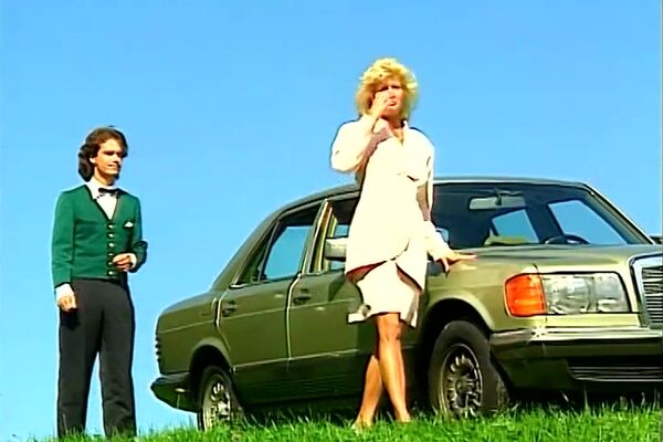 'Bett'-Szene aus Angi Baletti, Cjilla March & Lara Sanchez - Heidi 5 - Heidi und die lustigen Spritzbuben der Berge