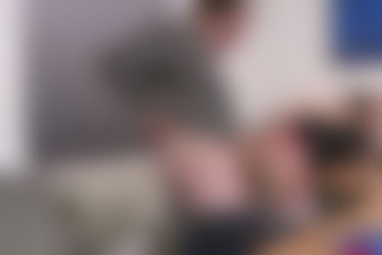 'Brille'-Szene aus Die brünette Sekretetärin mit Brille Valeria Jones lässt sich gern mal den Arsch stopfen