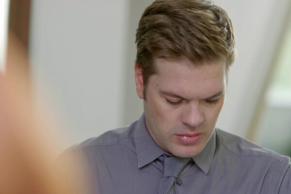 'Exhibitionismus'-Szene aus Alessandra Jane & Ella Hughes - Clea, Bankerin mit privatem Service