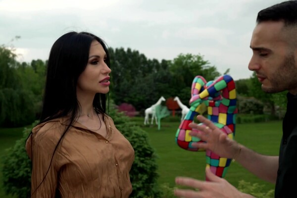 'Skinny'-Szene aus Ruby Shades & Sasha Rose - Skinny But Not Teeny!