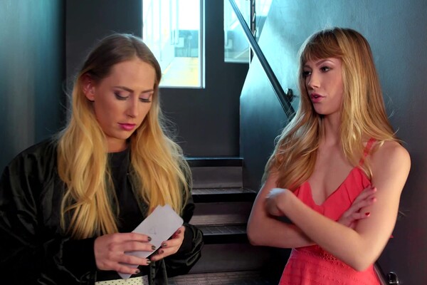 'Lehrerin'-Szene aus Carter Cruise & Ivy Wolfe - Nasty Cleaning Crew