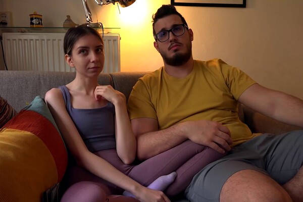 'Missionarsstellung'-Szene aus Alice - Girls And Their Boys 51