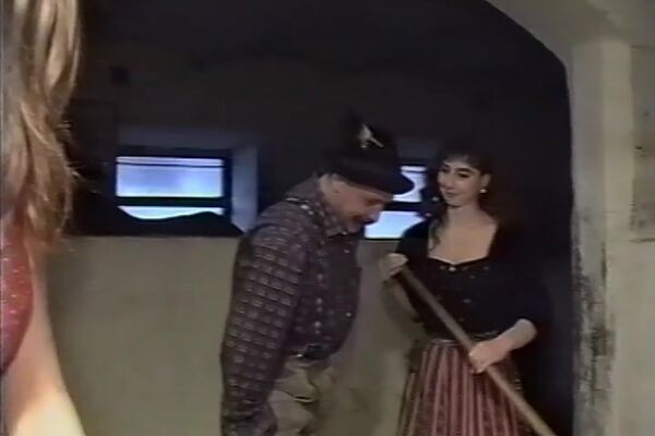 'Bauernhof'-Szene aus Der Anal-Jodler (Tabu) Szene 2