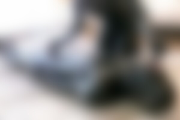 'Pegging'-Szene aus Alex Latex - Edging Games