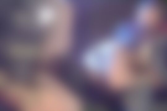 'Superheld'-Szene aus Superheldentrio treibt es bunt