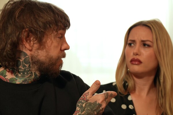 'Cheating'-Szene aus Maya Rose - Cuckold Confessions