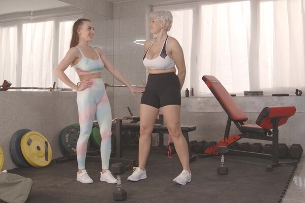 'Nachbar'-Szene aus Angel Wicky & Josephine Jackson - Busty Lesbian Lust