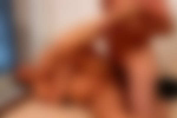 'Mollig'-Szene aus Sehr mollige Hausfrau bekommt endlich Schwanz