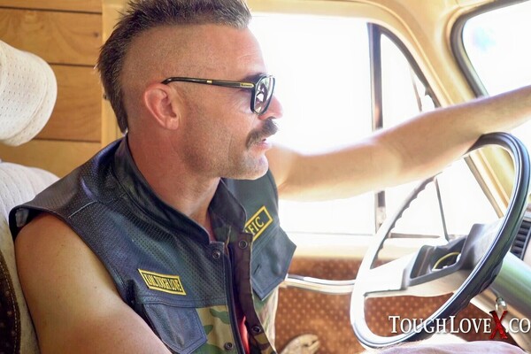 'Seide'-Szene aus Danni Rivers - Slut Challenge