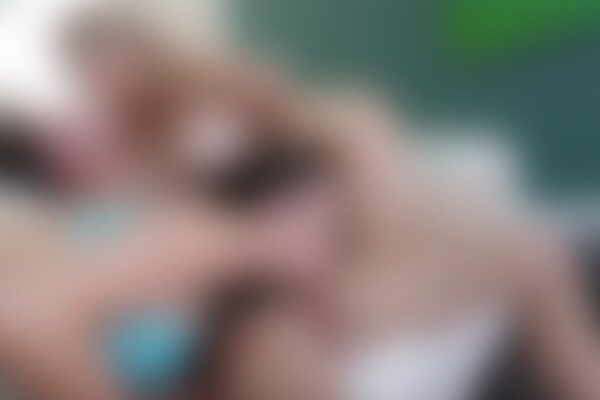 'Busty'-Szene aus Lexi Luna & Natasha Nice - Busty Wives Who Share 2