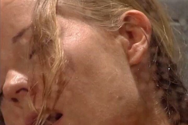 'Dusche'-Szene aus Tyra duscht