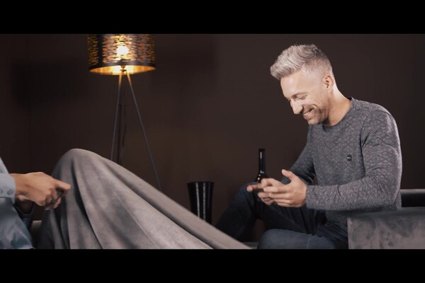 'Chefin'-Szene aus Stacy Cruz - Tease! 5