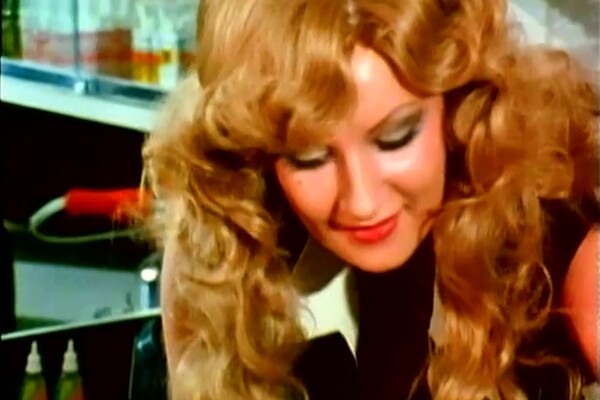 'Geld'-Szene aus Ingrid Barlon - Golden Century Of Porn