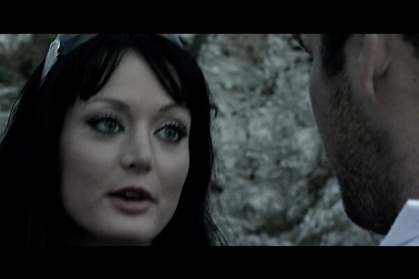 'Twins'-Szene aus Eufrat, Lizzy Merova & Sarah Twain - Ritual