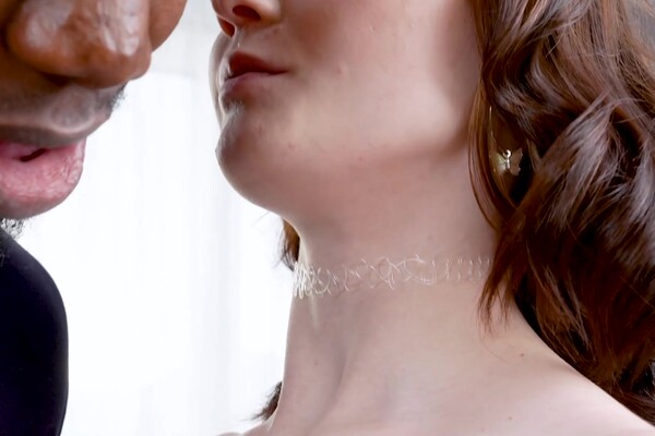 'Schlucken'-Szene aus Akina Asmus - Interracial Surrender 22