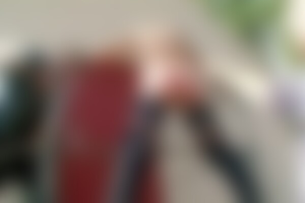 'Sklaven'-Szene aus Die reife blonde Sklavin und die Flasche Sekt ...