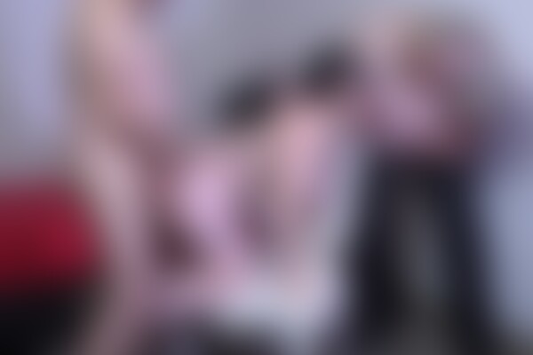 'Augenbinde'-Szene aus Elina Flower - Wilige MILFS gnadenlos benutzt