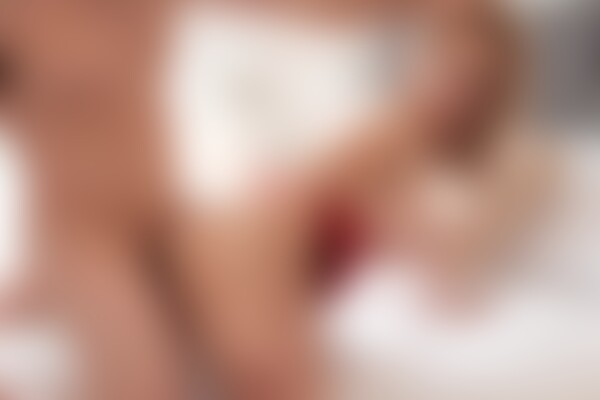 'Shower'-Szene aus Billi Bardot - Mega Titty MILFs