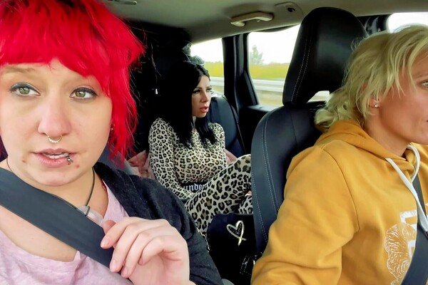 'Clown'-Szene aus Brittany Bardot & Megan Inky - I Fucking Love Berlin