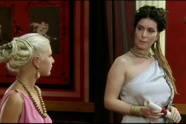 'Haarig'-Szene aus Jennifer Love & Lydia St. Martin - Roma