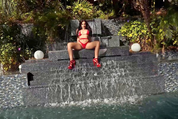 'Toilet'-Szene aus Violet Starr - Hardcore Anal Superstars