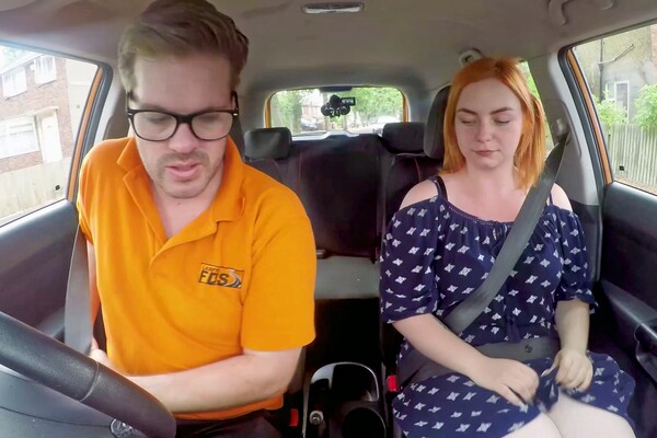 'Office'-Szene aus Harley Morgan - Fake Driving School 6