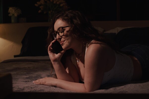 'Pegging'-Szene aus Leana Lovings - Digging Up The Past