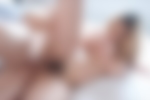 'Bikini'-Szene aus Crystal Chase - Bushy Teen Facials