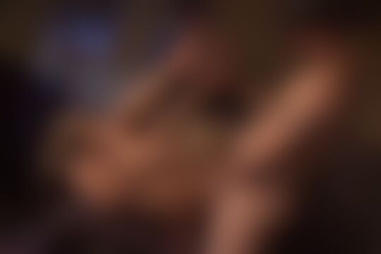 'Farm'-Szene aus Country Style Saloon Dreier mit den blonden Babes Michelle B. und Kirsten Price