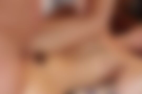 'Farm'-Szene aus Die brünette süße Sexmaus Jodi Taylor macht die Beine breit für einen harten Pint