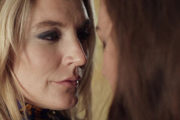 'Sekretärin'-Szene aus Maddy O'Reilly & Mona Wales - Girl Friday