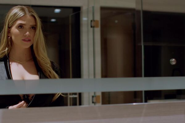 'Lack'-Szene aus Angie Faith - Blacked Raw: V83