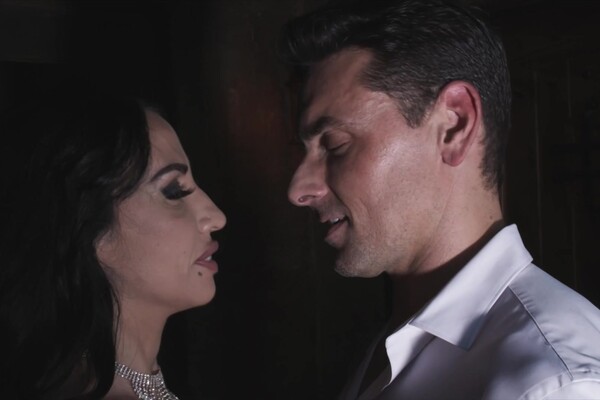 'Glamour'-Szene aus Giulia Diamante - Glamour Dolls 31