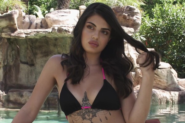 'Glamour'-Szene aus Elena Spano - Glamour Dolls 31