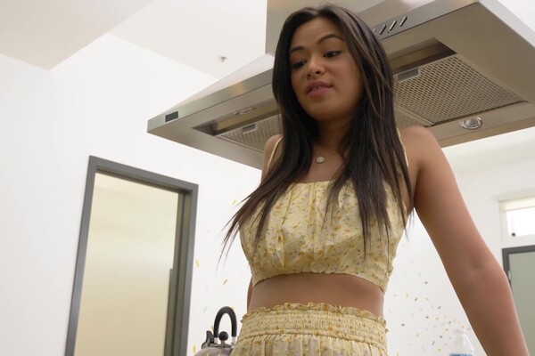 'BBC'-Szene aus Scarlett Alexis - Busty MILF's BBC Creampies 8