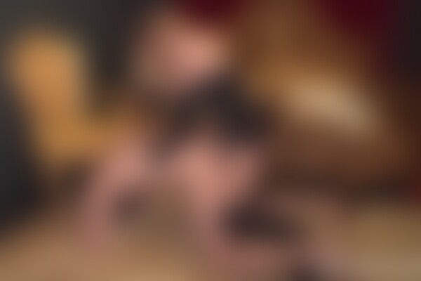 'Slave'-Szene aus Mistress DouXXX - Unfair Slave Education