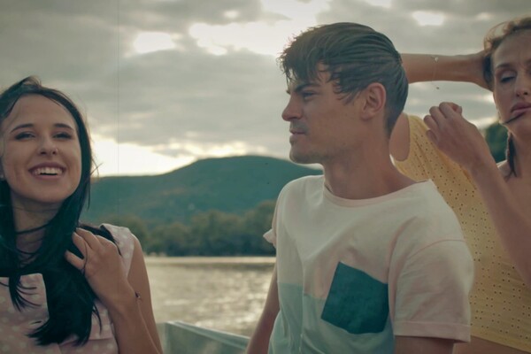 'Skinny'-Szene aus Nikki Nuttz - Forever Young