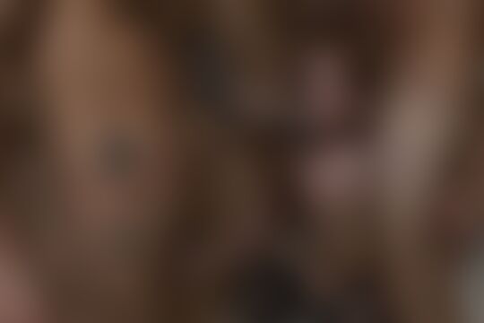 'Lehrerin'-Szene aus Sexy strenge Lehrerin und ihre kleine blonde Fickpuppe von einem Haufen Schwänzen geknallt