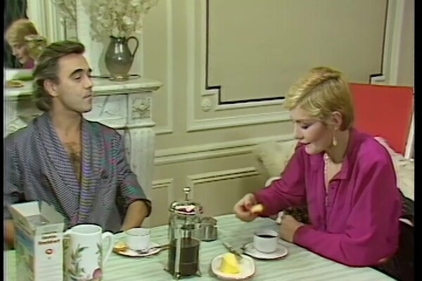 'Piercings'-Szene aus Carole Pierac - Französisches Call-Girl