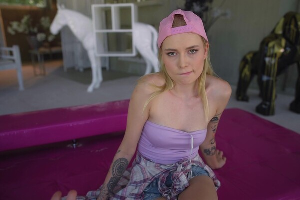 'Polizei'-Szene aus Mimi Cica - Unanständige Girls - Eine Geschichte erster Male