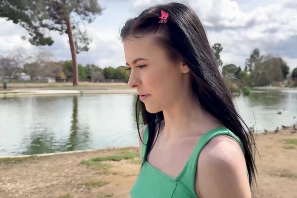 'Premium'-Szene aus Bella Nova - Tiny 3