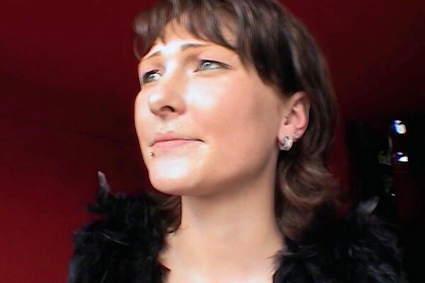 'Escort'-Szene aus Jean - Deutsche Escort-Schlampen